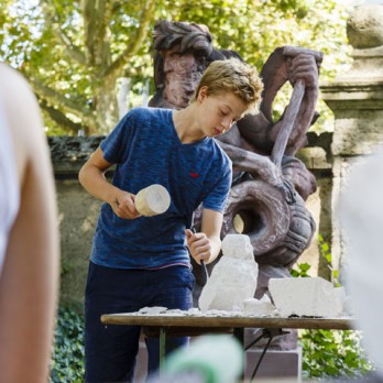 Mit Hammer und Meißel